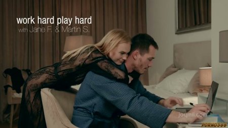 Умная женушка знает как отвлечь любимого от компа